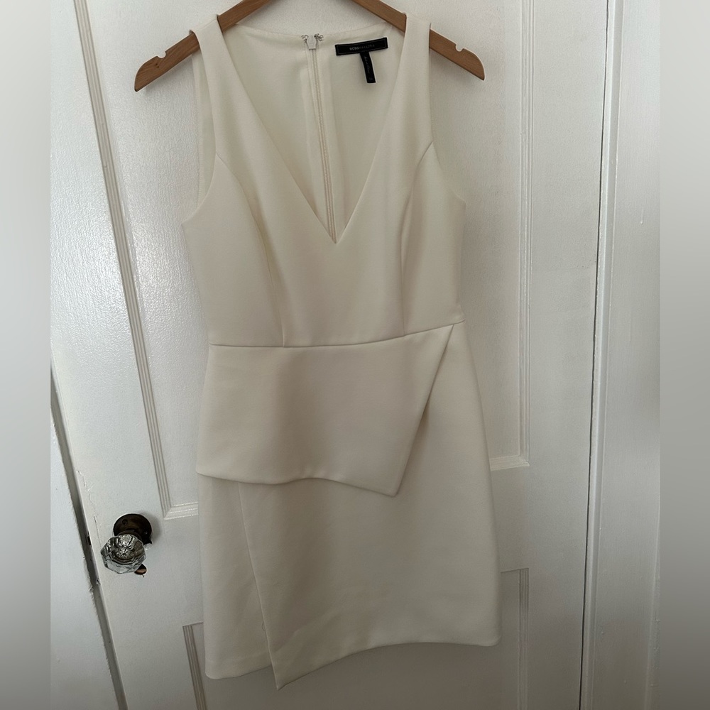 BCBG white gorgeous formal mini dress with stomach flap